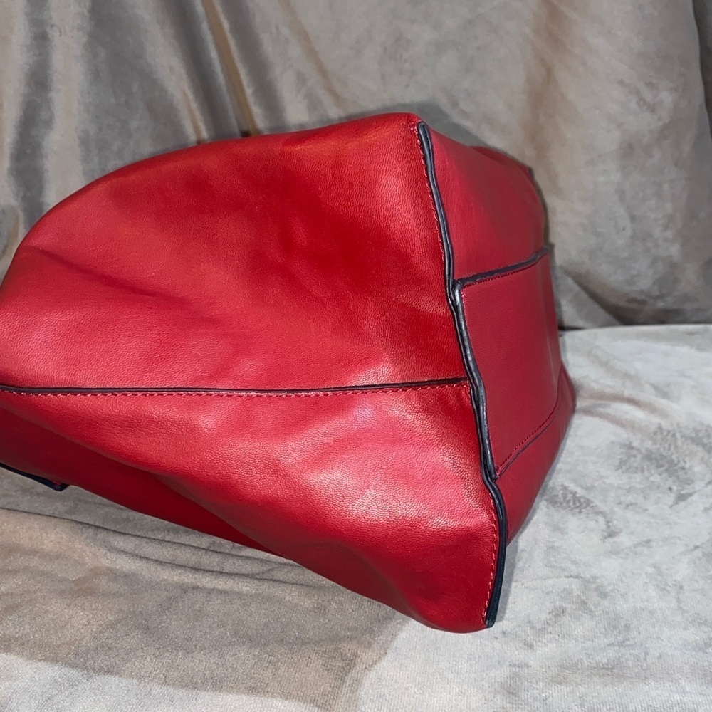 Lulu Dharma Elegant Red Tote Bag - Picture 5 of 8